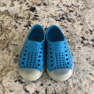 Native Jefferson glow in the dark toddler blue sz6